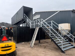 Stalen trap Loopbrug