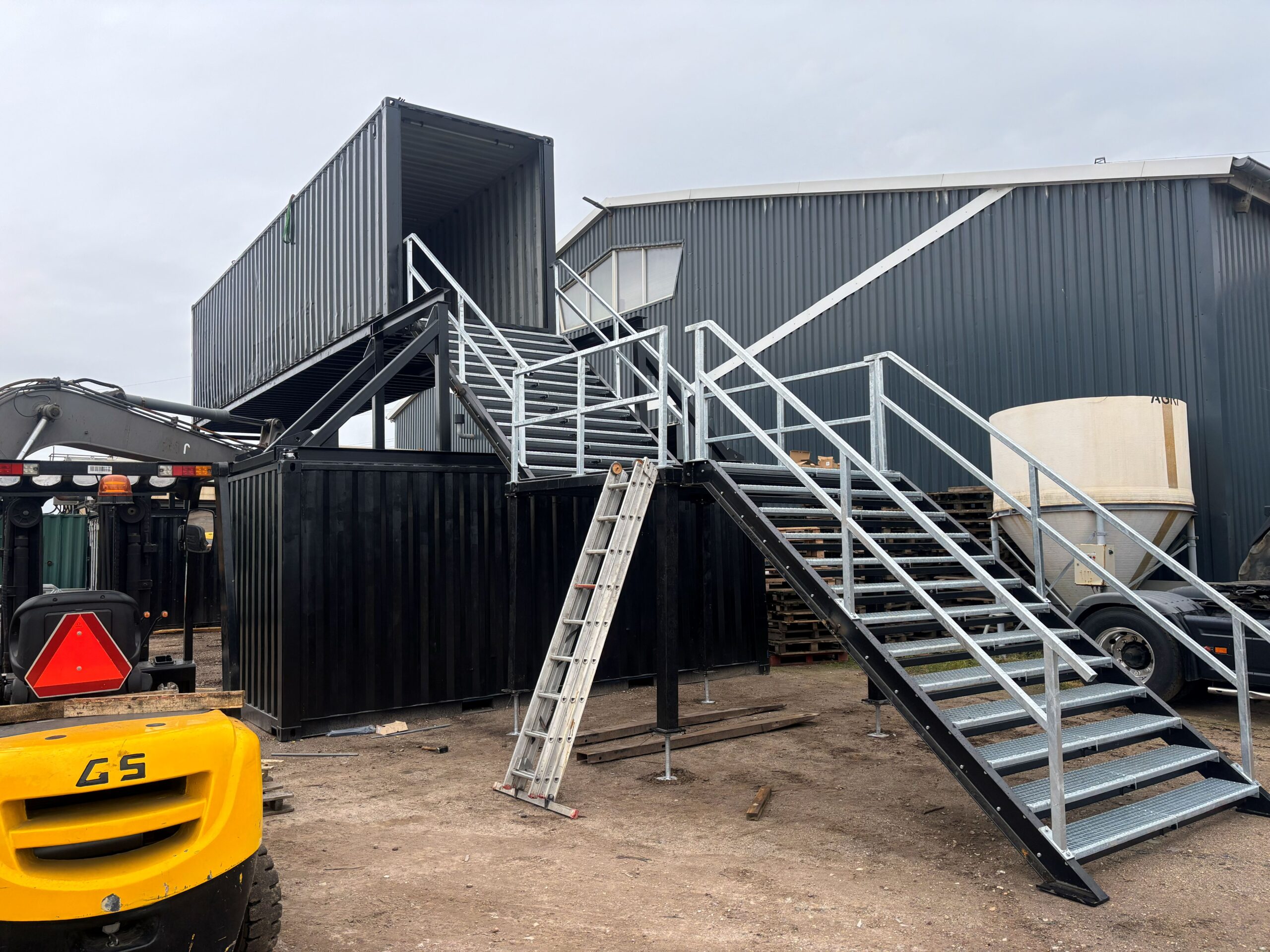 Stalen trap Loopbrug